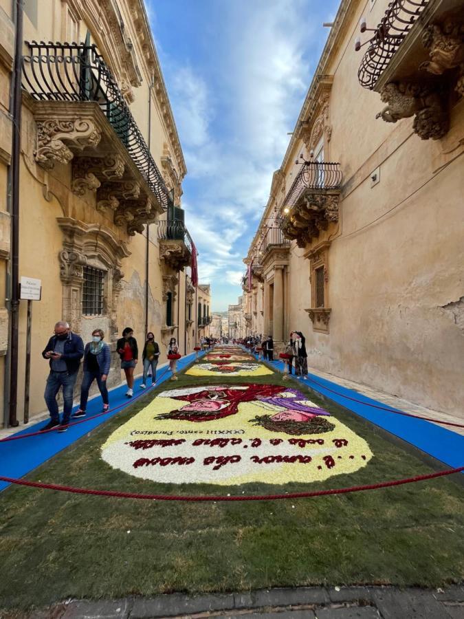 Hercules Suites Noto Extérieur photo