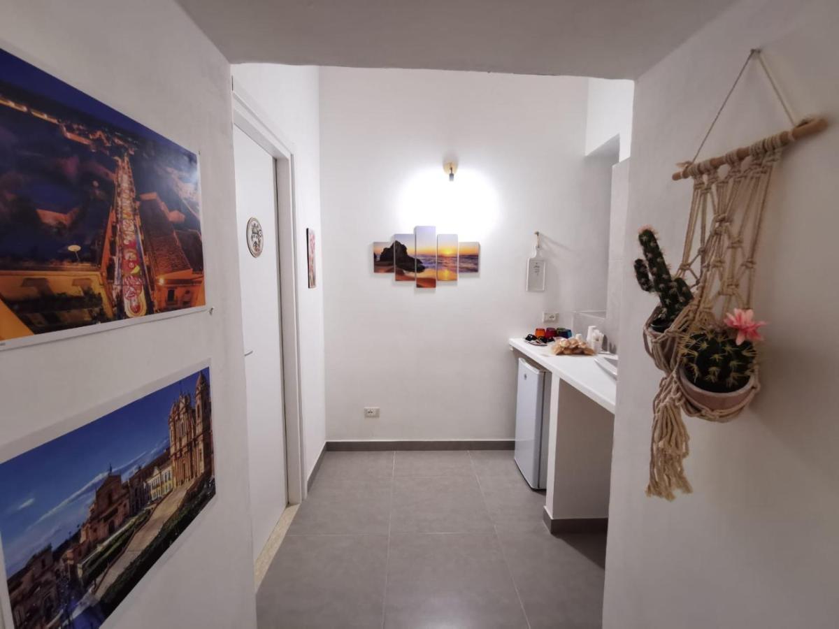 Hercules Suites Noto Extérieur photo